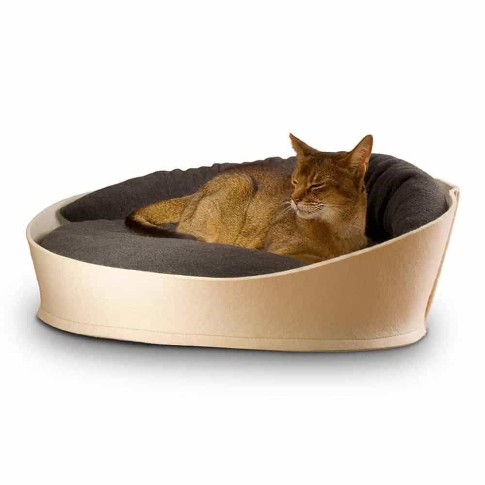 Oval cat basket made of wool felt by pet-interiors.
